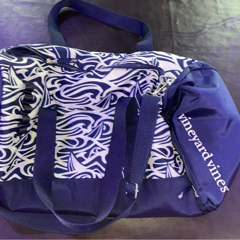 VINEYARD VINES Target Whale Line Weekender Duffel Bag in Navy